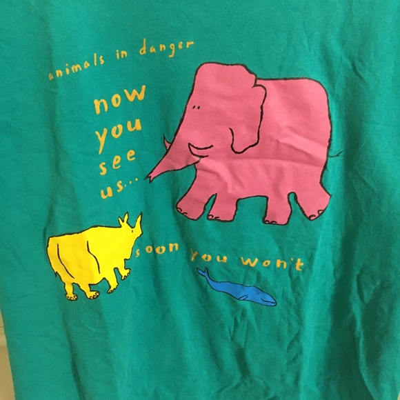 ISO The Body Shop shirt like this one or others - Picture 1 of 2